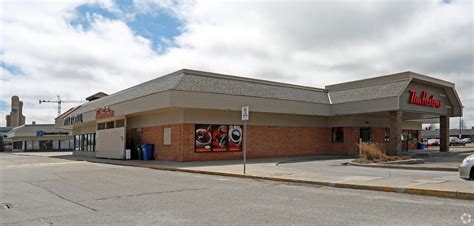 Gates of York Plaza in Newmarket, ON L3Y 7S1.